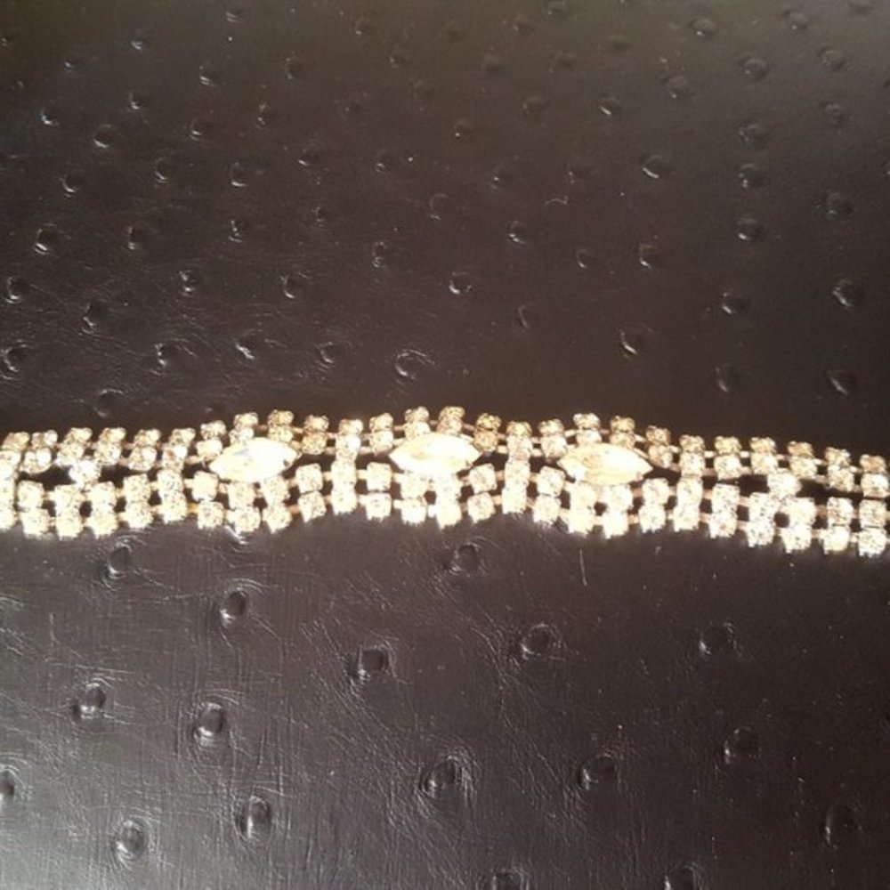 RARE VINTAGE WEISS  CONCAVE CRYSTAL RHINESTONES.